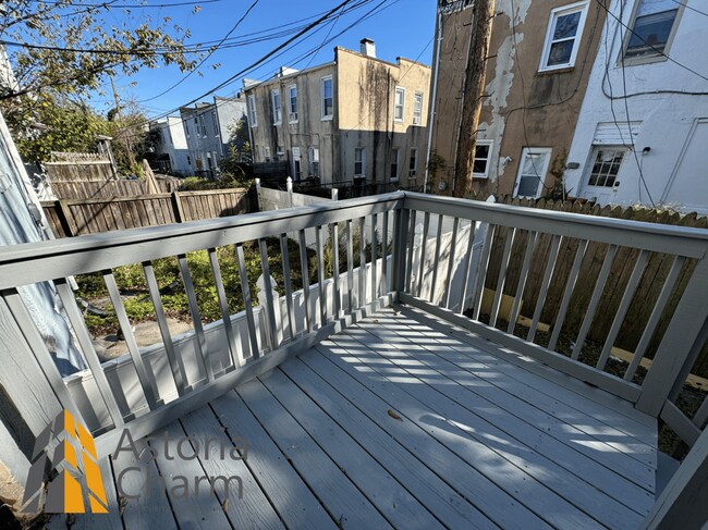 Building Photo - 607 E 41st St