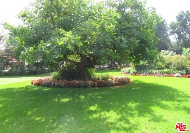 Building Photo - 2160 Century Pk E