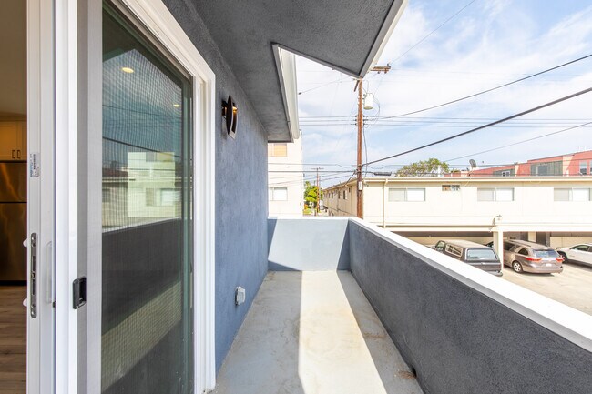 Building Photo - 3872 Bentley Ave