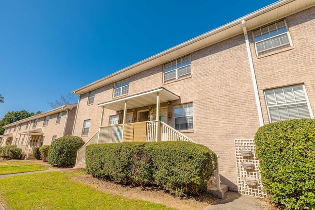 Building Photo - Peachtree Hills Court, 2-bedroom Atlanta address in the heart of the hills for $1400-month