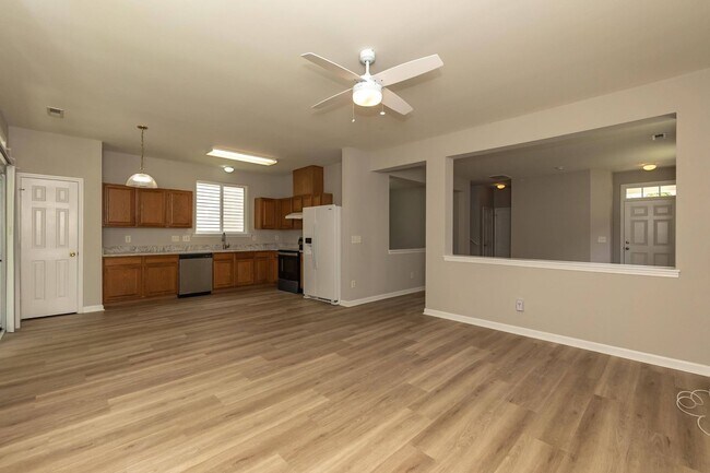 Building Photo - Four Bedroom Home in Sought After Neighborhood!