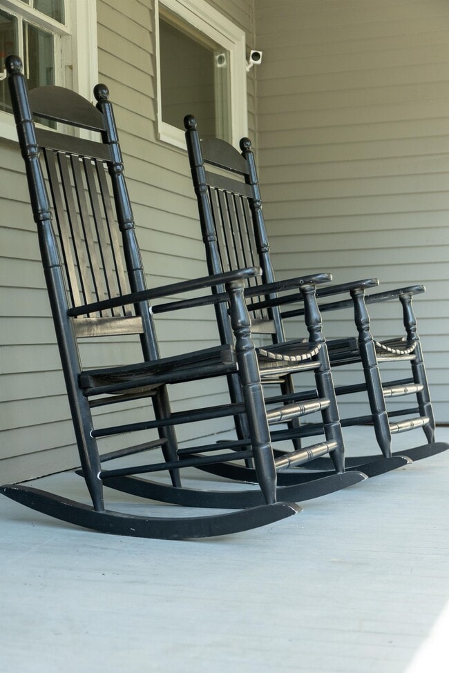 Building Photo - 37 Main Rd N