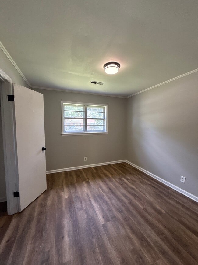 Building Photo - 306 Poplar St