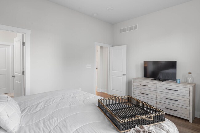 Building Photo - 31080 Silver Maple Dr