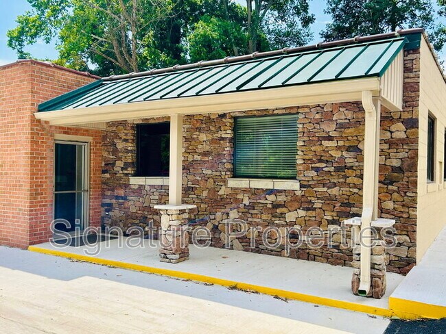 Building Photo - 1821 Seymour Dr
