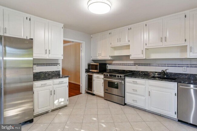 Building Photo - 1454 McLean Mews Ct