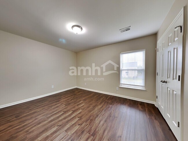 Building Photo - 3026 Crusades St