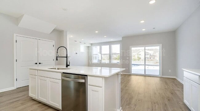 Building Photo - 7273 Shroyer Wy