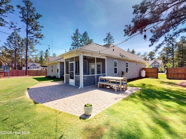 Building Photo - 604 Muscadine Ln