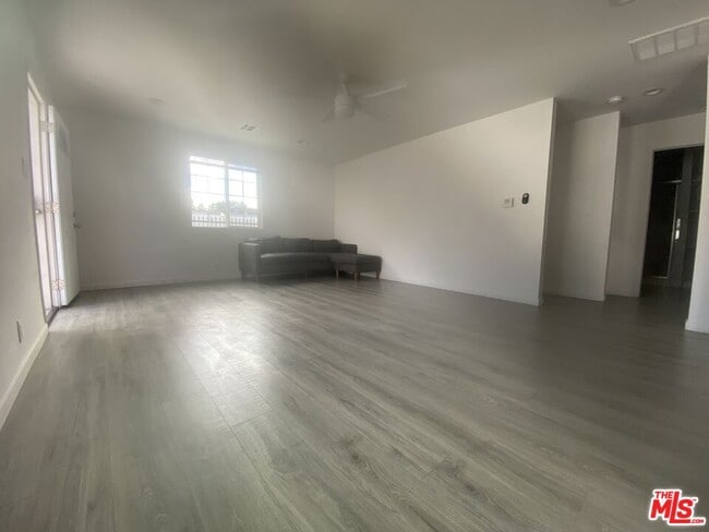 Building Photo - 18601 Hiawatha St