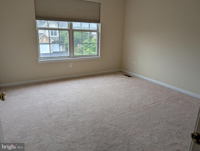 Building Photo - 123 Shoal Creek Dr