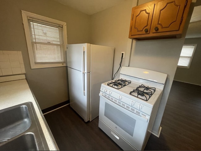 Building Photo - 2 Bedroom, 1 bath home close to St. Mary's...