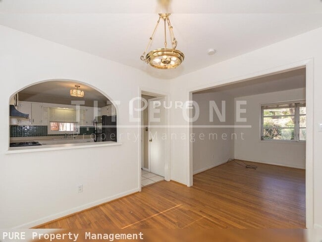Building Photo - Price Drop Alert!   3 bed 1/5bath Home. Av...