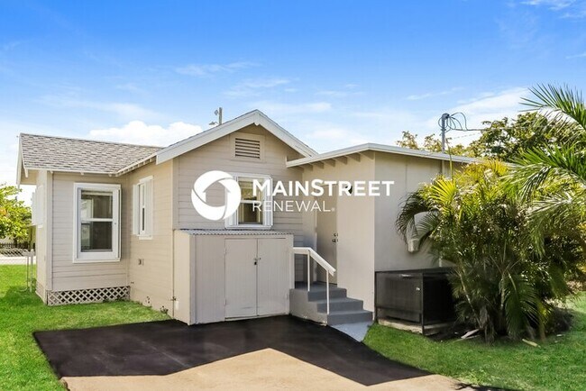 Building Photo - 2 Bedroom Pet-Friendly Home in Lake Worth, FL with Main Street Renewal