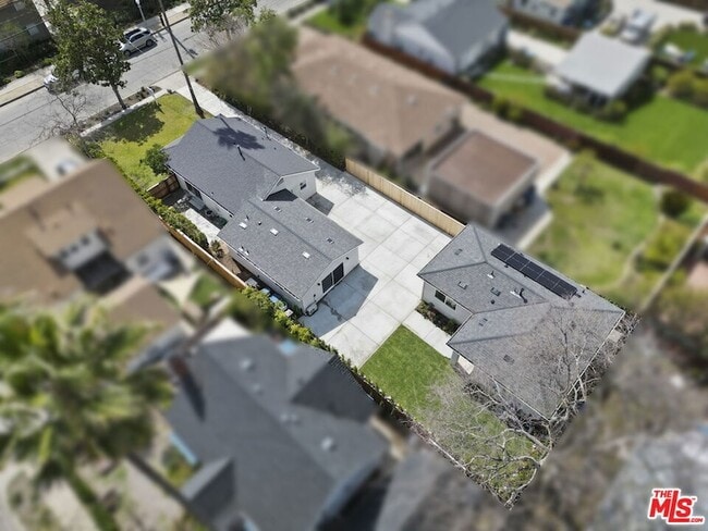 Building Photo - 1561 E Elizabeth St