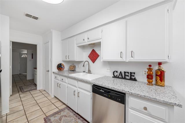 Building Photo - 2123 Mistletoe Ave
