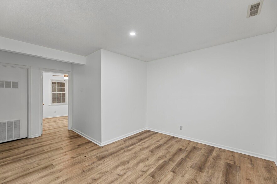 Building Photo - 226 S Ridgeview Rd