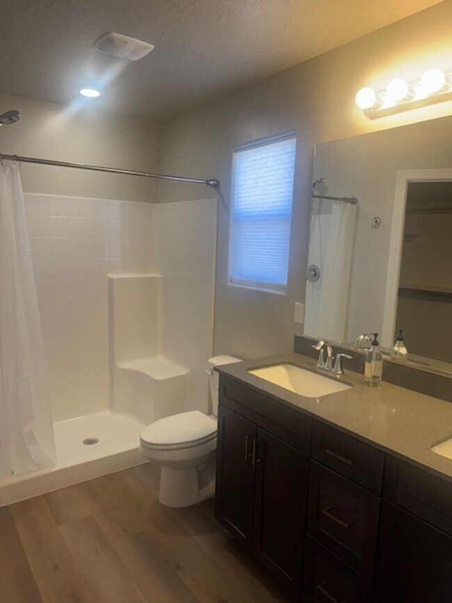 Building Photo - 3 Bedroom, 2.5 Bathroom