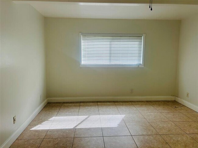 Building Photo - 1205 S Flagler Ave