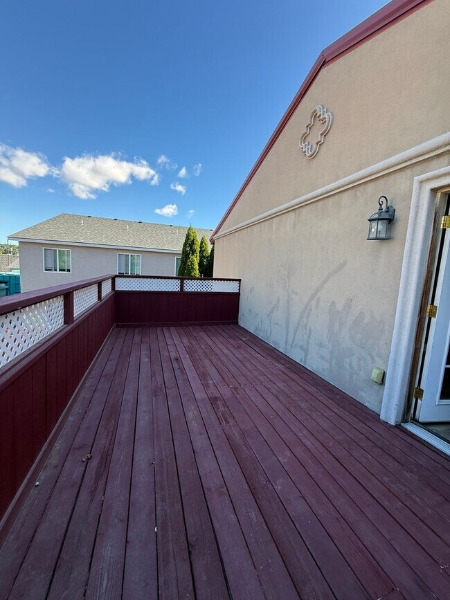 Building Photo - Updated 2-Bedroom Condo West Richland