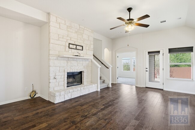 Building Photo - 8336 Paola St