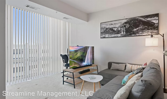 Building Photo - 1 br, 1 bath House - 930 Wayne Ave #707