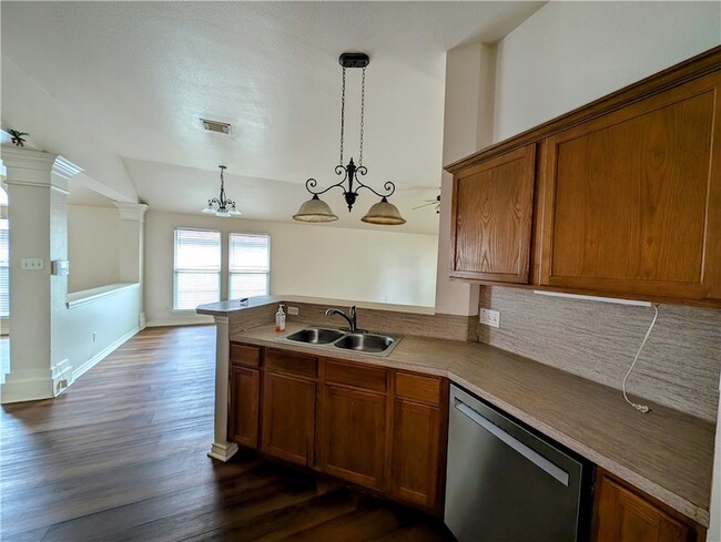 Building Photo - 3910 Gibraltar Dr