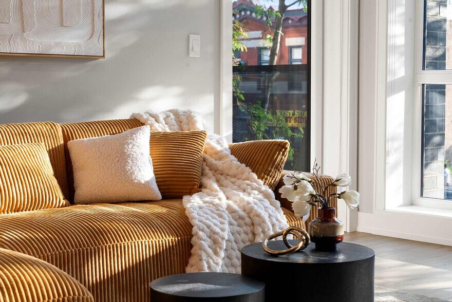 Building Photo - 2344 W Polk St