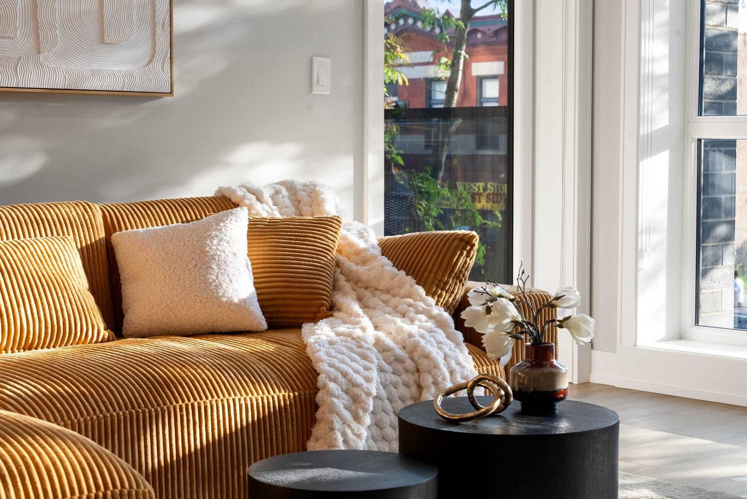 Building Photo - 2344 W Polk St