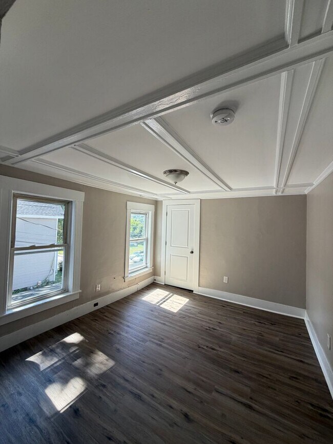 Building Photo - 50 Elkins St