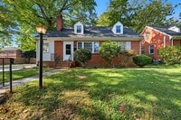 Building Photo - Cute 2 Bedrooms in the City's West End