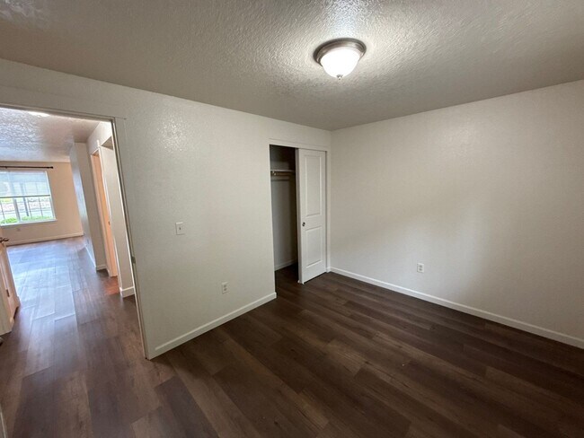 Building Photo - 915 Bryan Ct