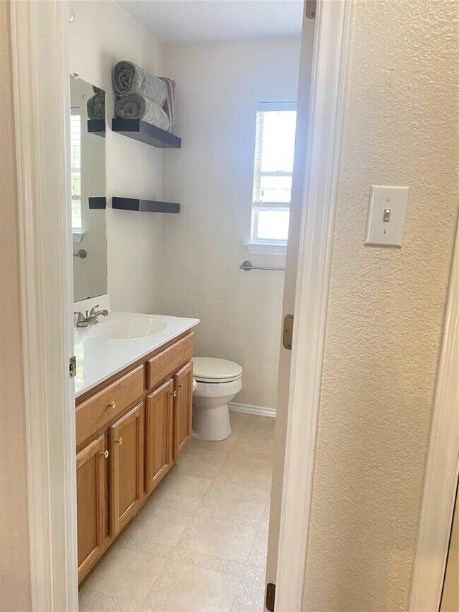 Building Photo - 8408 Dulac Dr