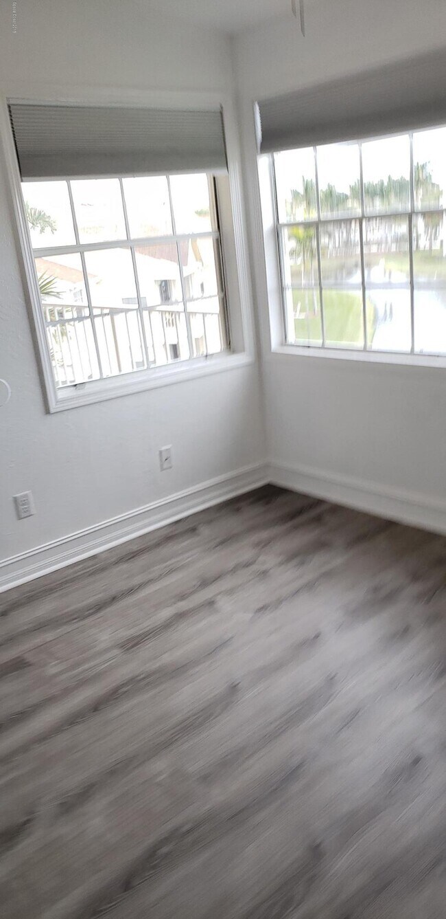 Building Photo - 1801 Island Club Dr