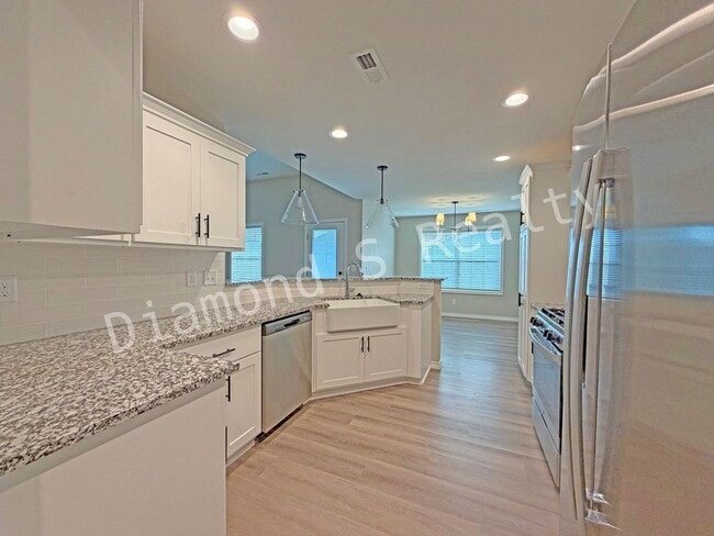 Building Photo - **Gorgeous 4-Bedroom Home in Olde World Estates Subdivision**