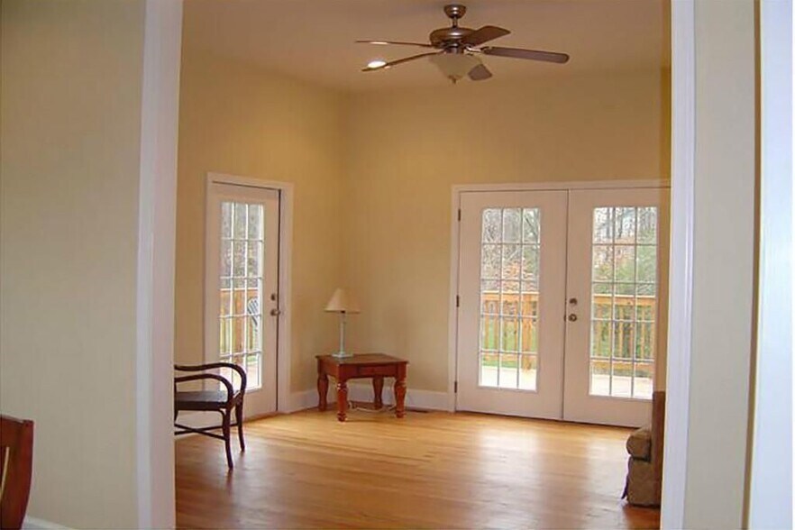Building Photo - 1510 Roberts Dr SE