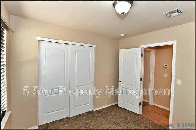 Building Photo - 916 Villa Seca Dr