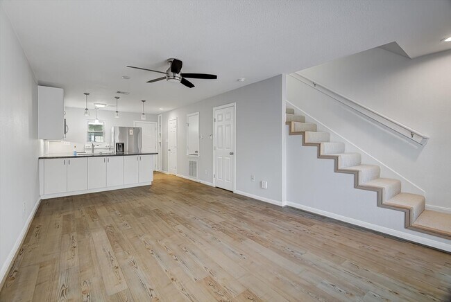 Building Photo - 424 15th St