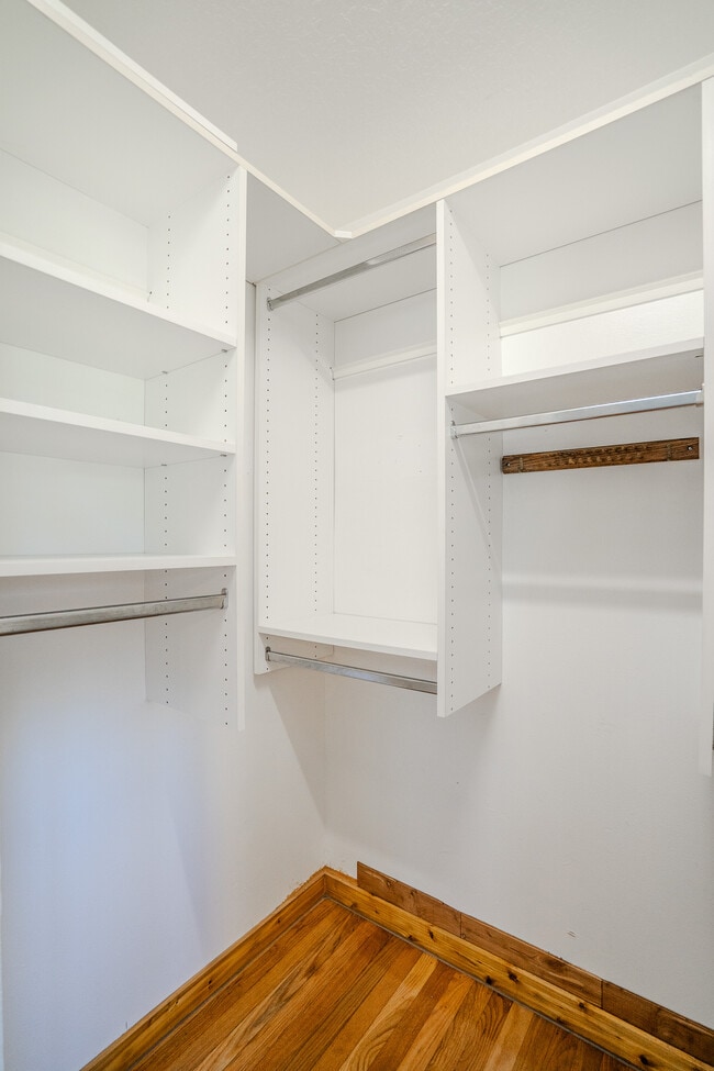 Building Photo - 4420 W Fair Oaks Ave