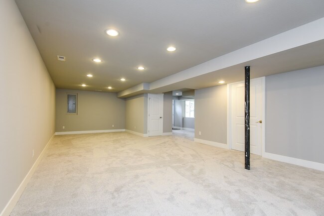 Building Photo - 11444 SE 72nd St