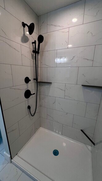 Building Photo - 5 Indian Valley Rd