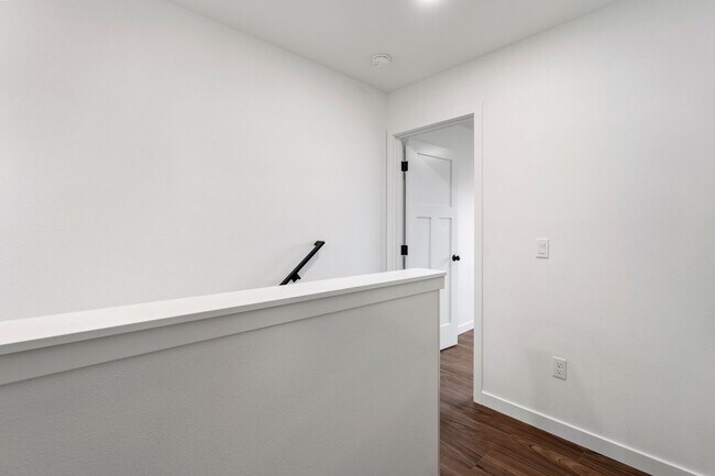 Building Photo - Brand new 3 bedroom 3 full bath townhouse in Thurston! $1,000 OFF YOUR FIRST MONTH'S RENT!