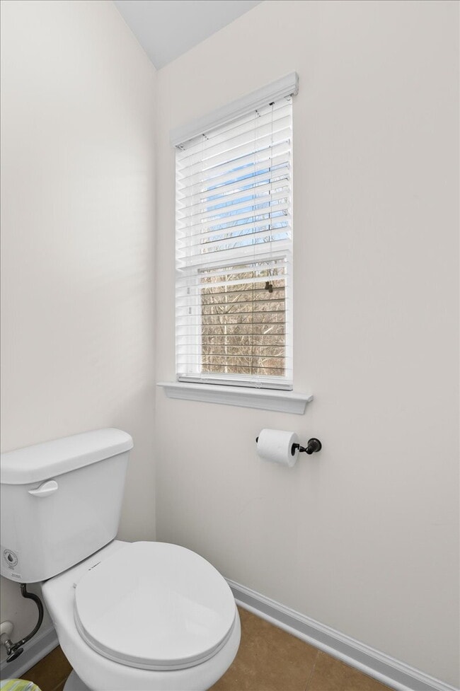 Building Photo - Furnished or Unfurnished spacious two story traditional conveniently located and ready now!