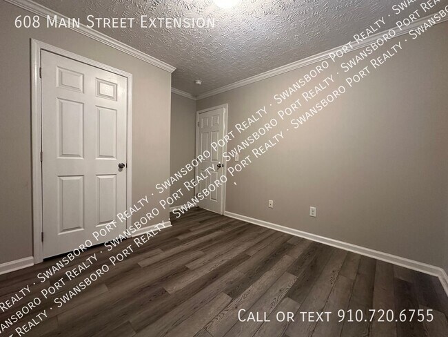 Building Photo - 608 Main St Ext