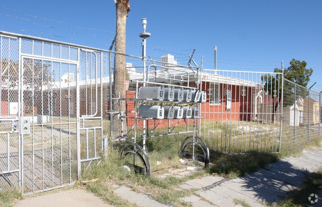 Building Photo - 3815 Truman Ave