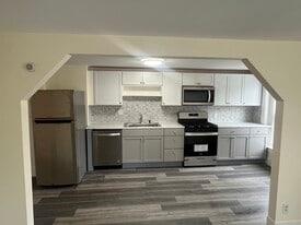 Kitchen - Updated - Eat In - 697-1 Islington St