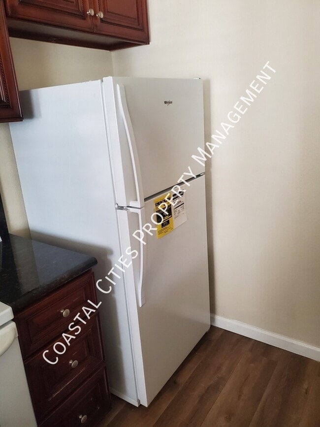 Building Photo - 2429 College Ln