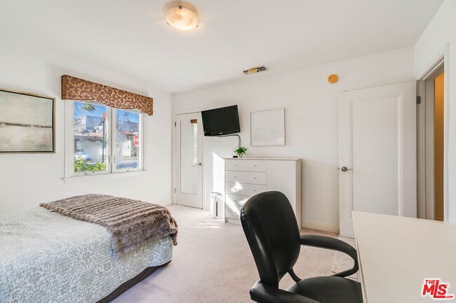 Building Photo - 200 S Wetherly Dr