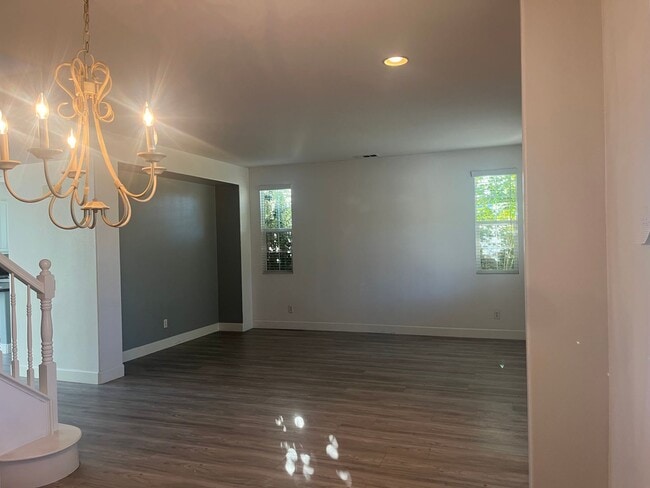 Building Photo - Welcome to our Spacious 4 Bedroom in Menifee
