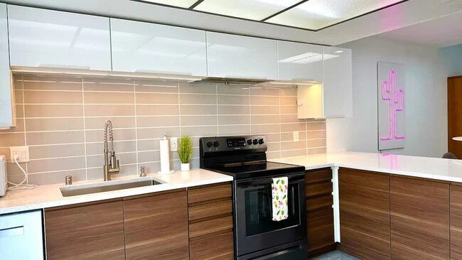 Building Photo - 2303 Los Patos Dr